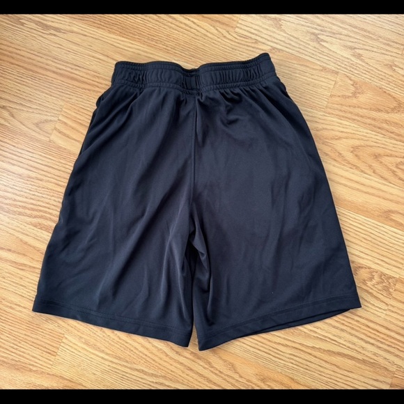 Under Armour boys shorts small - Picture 3 of 4